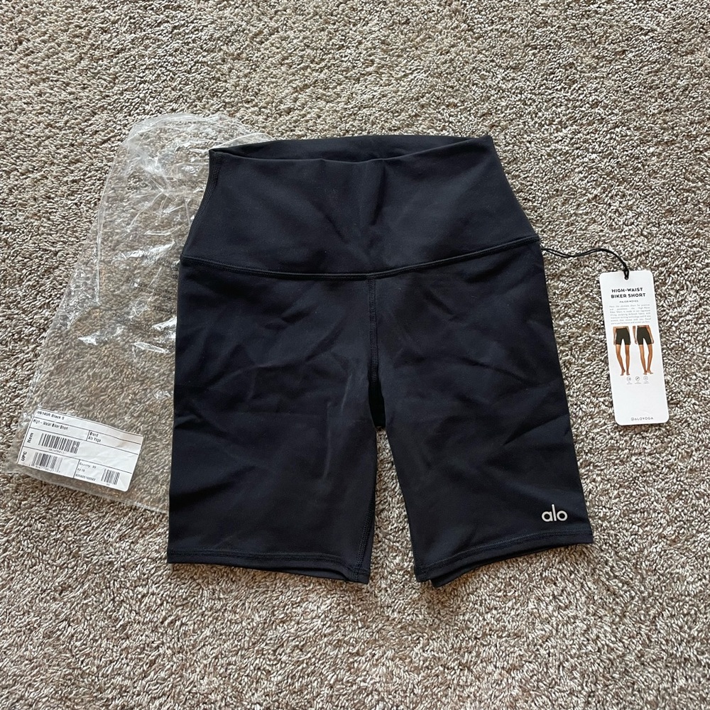 Alo Womens 7” high waste biker shorts size small. New with tags.